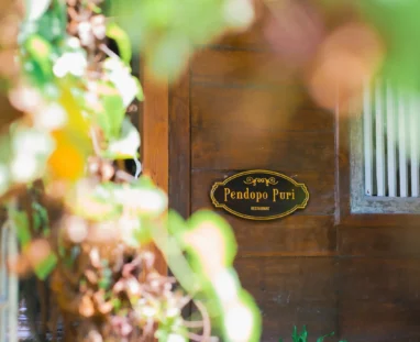 Resto - front pendopo