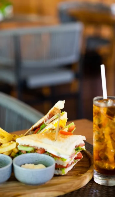 Resto - sandwich & ice tea