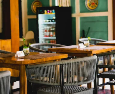 Resto - table with chair