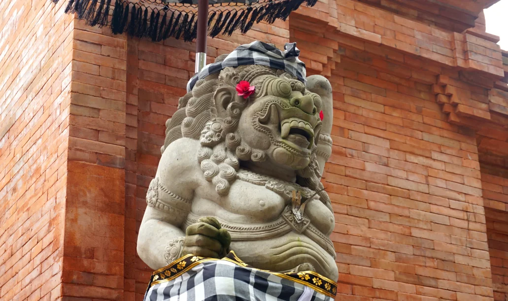 guardian-statue-of-jagatnatha-temple-denpasar-2025-01-05-16-57-49-utc